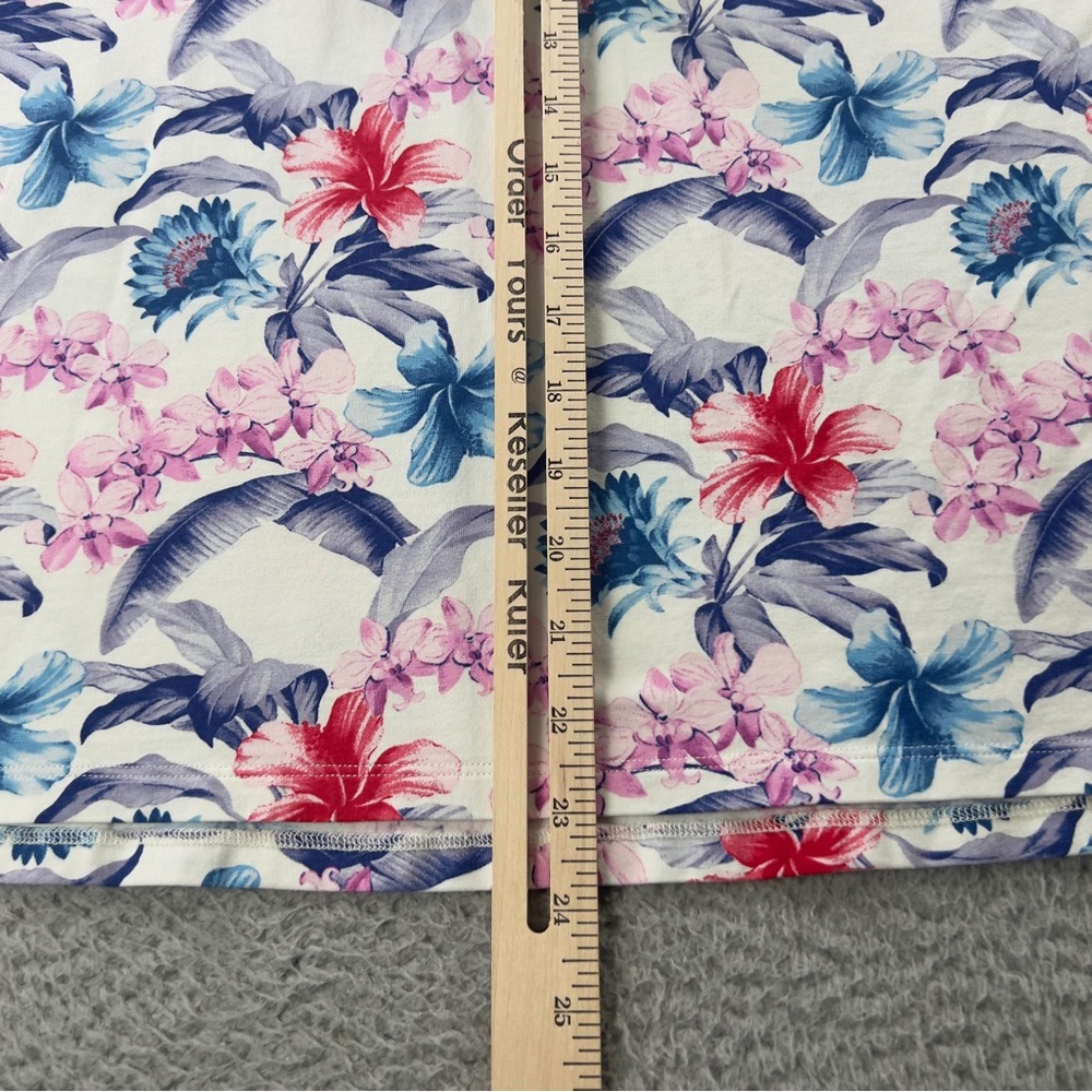 Tommy Bahama Top Womens Medium White Floral V Neck Short Sleeve Tropical Preppy - Picture 8 of 9
